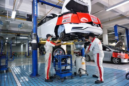 Ilustrasi proses servis berkala pada mobil Toyota AutoFamily yang sedang dikerjakan oleh Mekanik Auto2000 (Dok Auto2000)