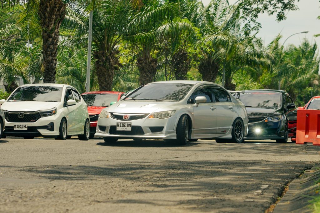 Diikuti ratusan mobil Honda lintas model dan generasi, komunitas berkumpul di Honda Surabaya Center sebelum melakukan city rolling melewati landmark ikonik seperti Monumen Bambu Runcing, Monumen Suro & Boyo, hingga Tugu Pahlawan (Dok HPM)