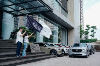 Serah terima unti Mazda CX-60 Sport kepada konsumen pertama di Jakarta (Dok. PT Eurokars Motor Indonesia)