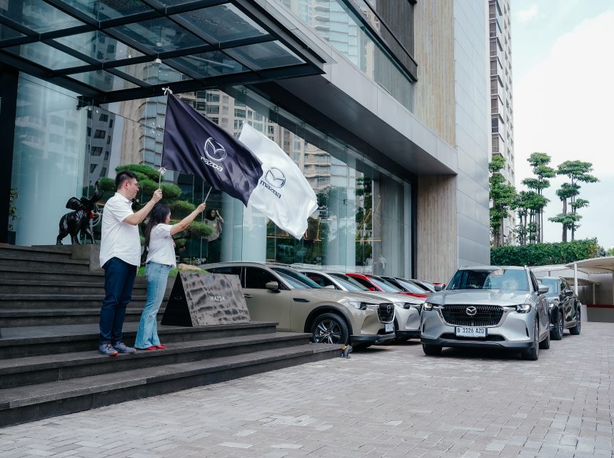 Serah terima unti Mazda CX-60 Sport kepada konsumen pertama di Jakarta (Dok. PT Eurokars Motor Indonesia)