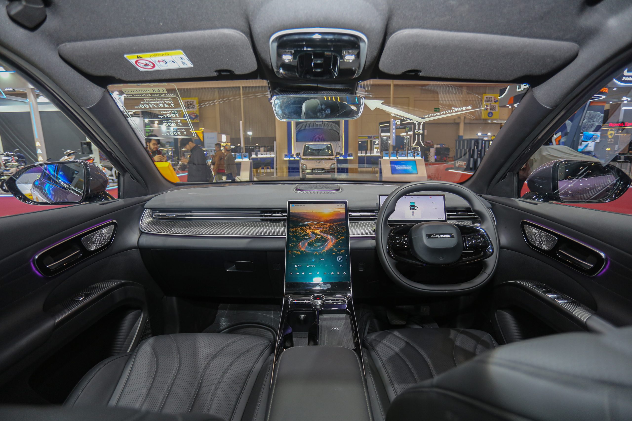 Kabin LEPAS L8 menggunakan Snapdragon 8155