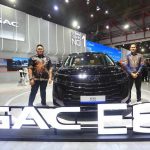 Valdo Prahara, Marcom & PR, GAC Indonesia , bersama Iqbal Taufiqurrahman, Product Planning & Strategy GAC Indonesia, GAC E8