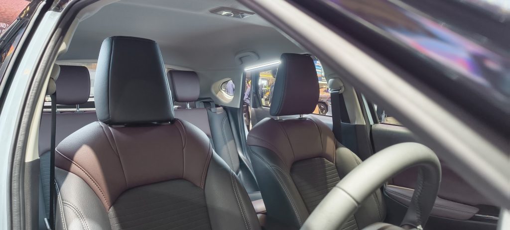 Kabinnya mempertahankan tata letak familiar ala mobil keluarga. Foto: Bridgeout - Dimas Prassetyo