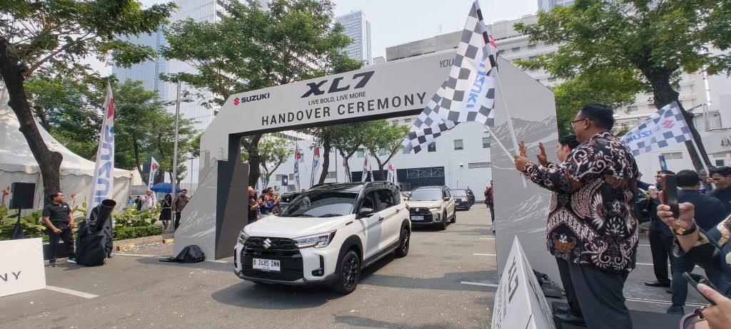PT Suzuki Indomobil Sales (SIS) resmi serah terima XL7 terbaru ke konsumen Tanah Air. Foto: Bridgeout - Dimas Prassetyo