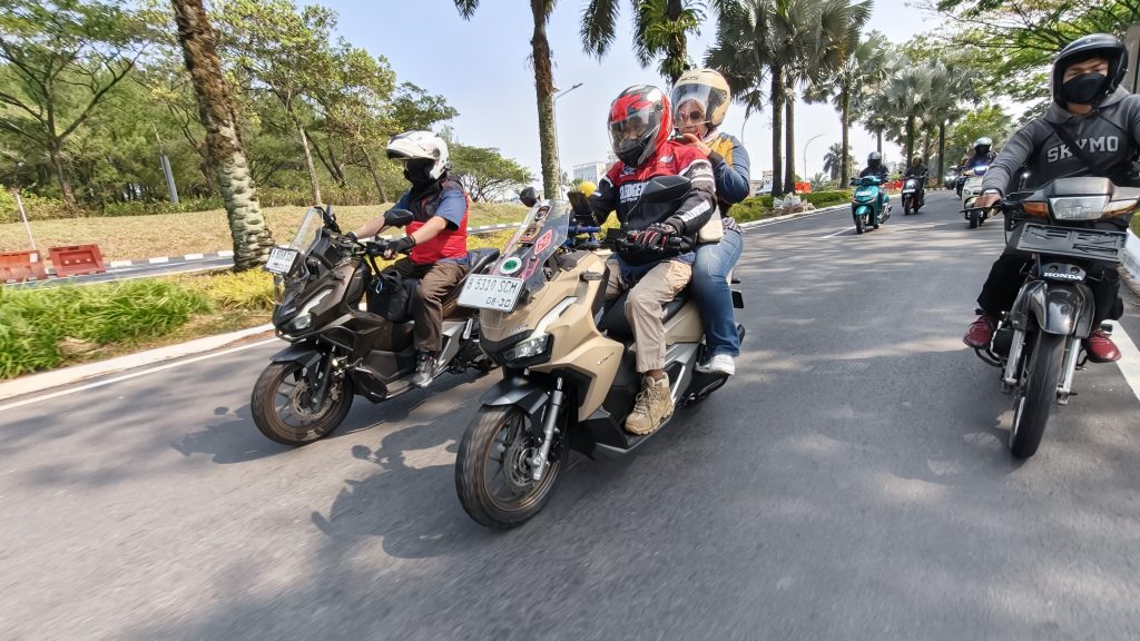 Sebanyak 13 peserta kemudian memulai perjalanan dari Tanjung Barat.Foto: Honda