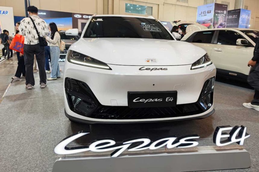 LEPAS E4 EV, LEPAS L8 PHEV, harga LEPAS E4, harga LEPAS L8, BCA Expo 2026, mobil listrik LEPAS,