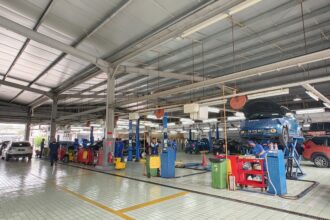 Aktifitas bengkel Suzuki Indomobil Sales di Pulogadung Jakarta Timur. Foto: Bridgeout-Dimas Prassetyo