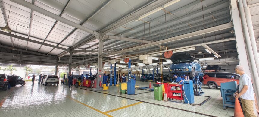 Aktifitas bengkel Suzuki Indomobil Sales di Pulogadung Jakarta Timur. Foto: Bridgeout-Dimas Prassetyo