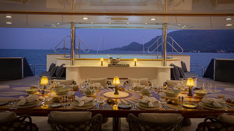 Superyacht Aqua Lares, Hot Lab, kapal ekspedisi mewah, yacht refit, Aqua Expeditions, Viken Group, wisata kapal pesiar mewah