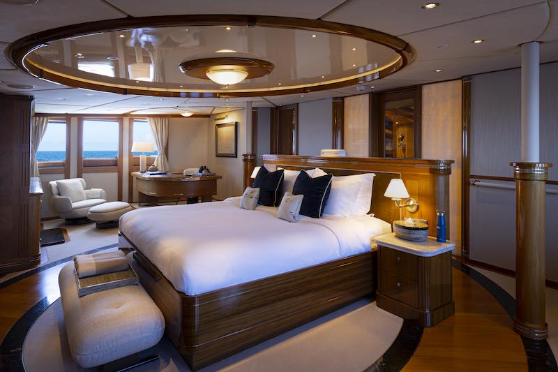 Superyacht Aqua Lares, Hot Lab, kapal ekspedisi mewah, yacht refit, Aqua Expeditions, Viken Group, wisata kapal pesiar mewah